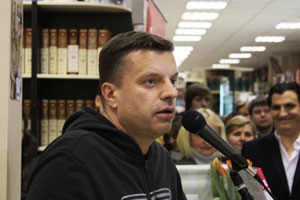 Автограф-сессия Леонида Парфенова в